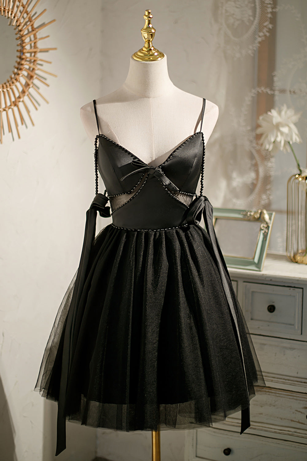 Vestidos de fiesta cortos, negros, sexys, sin mangas y con cuentas