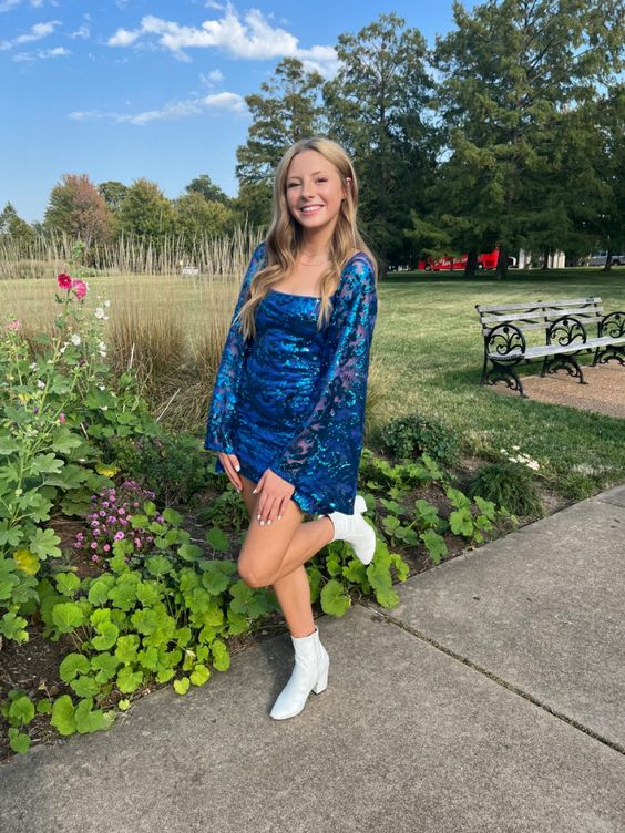 Vestido ajustado con lentejuelas azules y mangas acampanadas para el regreso a casa Y6270