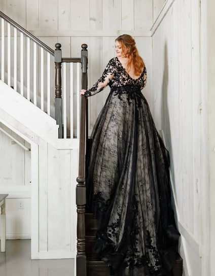 Glamouröses schwarzes Spitzenhochzeitskleid, Gothic Brautkleid Y7353