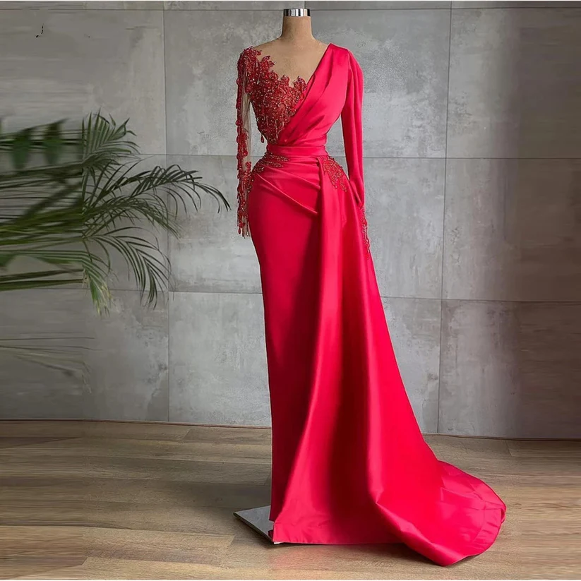 Lange rote Satin-Abendkleider mit transparentem Ausschnitt, langen Ärmeln, Perlen, afrikanischer hoher Schlitz, formelles Abschlussballkleid für Frauen S24678