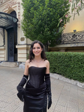 Charmantes schwarzes trägerloses Etui-Ballkleid mit Schlitz Schwarzes Abendkleid Y6385