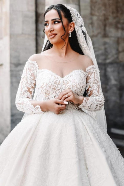 Vestidos de novia con escote corazón, manga larga, largo hasta el suelo y encaje