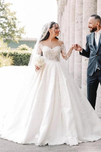 Vestidos de novia con escote corazón, manga larga, largo hasta el suelo y encaje