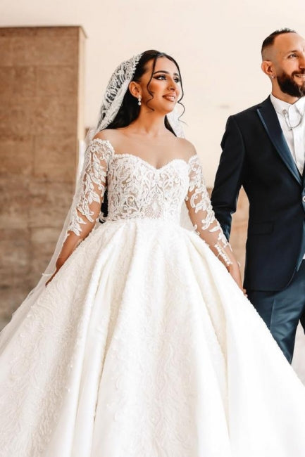 Vestidos de novia con escote corazón, manga larga, largo hasta el suelo y encaje