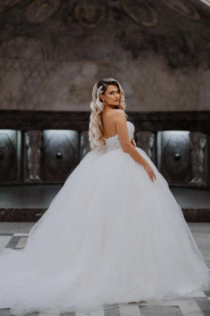 Encantadores vestidos de novia de tul hasta el suelo, sin mangas, con escote corazón y apliques