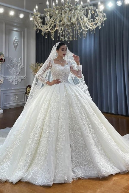 Vestido de novia de tul con escote corazón, mangas largas, apliques y encaje hasta el suelo