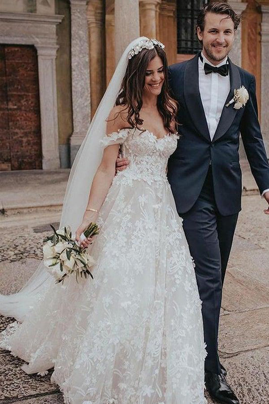 Vestidos de novia de tul con hombros descubiertos y apliques de encaje WD582