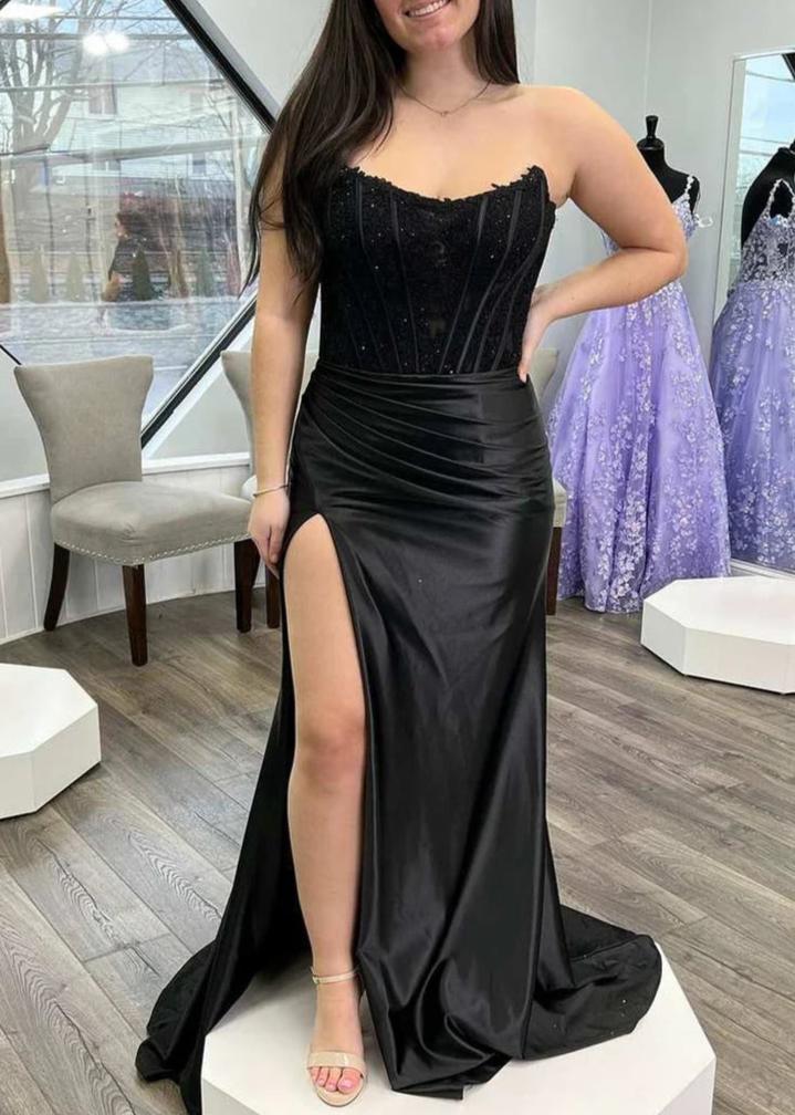 Arielle |Etuikleid aus trägerlosem Korsett-Satin mit Schlitz