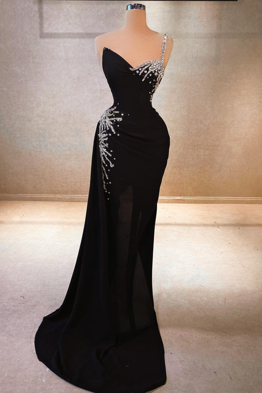 Hermoso vestido de fiesta negro de gasa con diamantes de imitación, sin mangas y con un solo hombro.