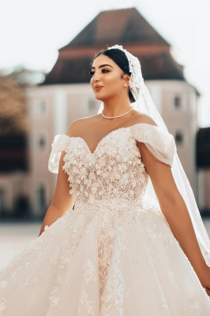 Hermosos vestidos de novia largos de corte A sin mangas y hombros descubiertos con encaje