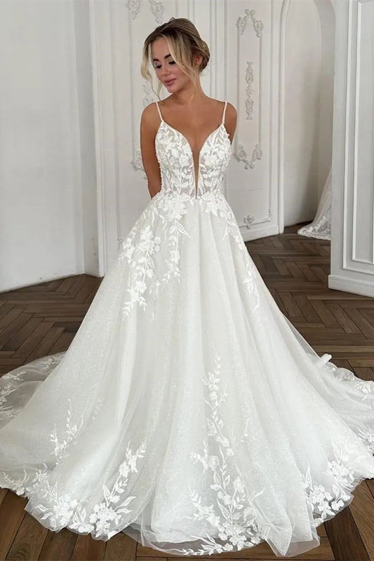 Wunderschönes langes elfenbeinfarbenes A-Linien-Brautkleid mit Spaghettiträgern und V-Ausschnitt und Spitze