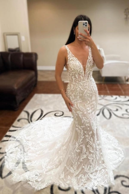 Wunderschönes langes elfenbeinfarbenes Meerjungfrau-Brautkleid mit V-Ausschnitt und ärmelloser Spitze
