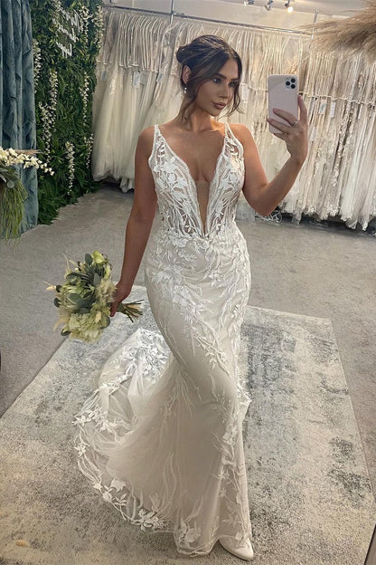 Wunderschönes langes Meerjungfrau-Brautkleid mit V-Ausschnitt und ärmelloser Spitze und Rückenfrei