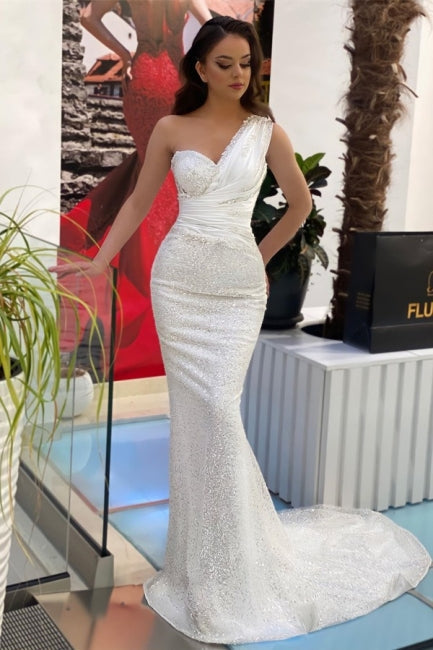 Wunderschönes langes weißes One-Shoulder-ärmelloses Meerjungfrau-Abendkleid mit Glitzer