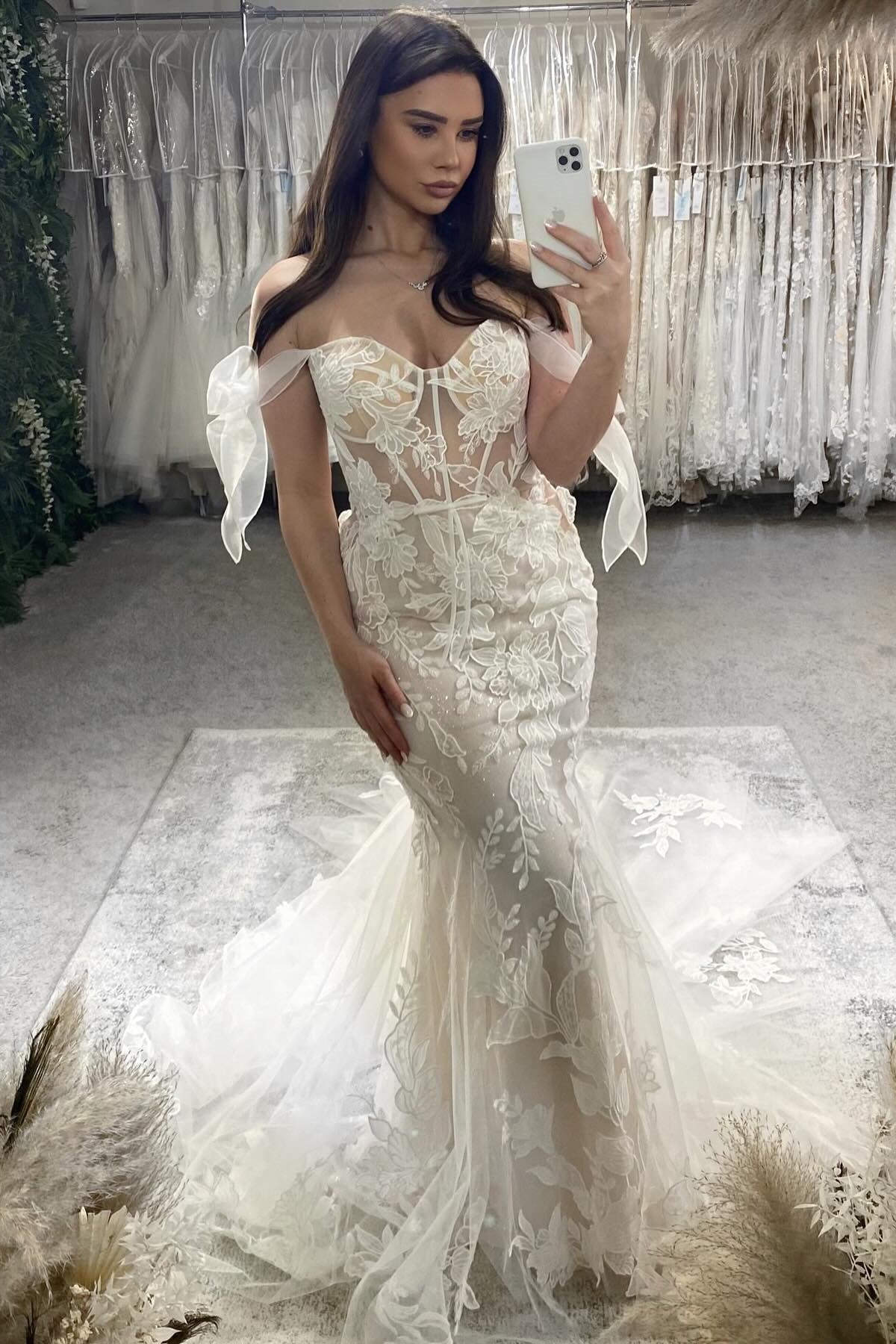 Hermosos vestidos de novia de tul con apliques y encaje de sirena sin mangas con escote corazón