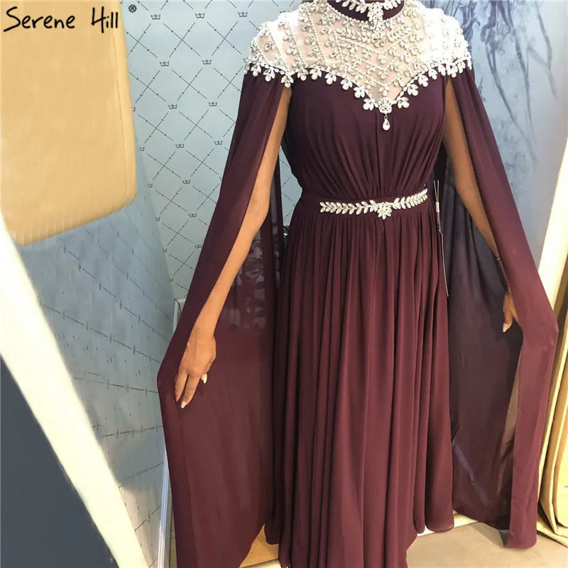 Schwarzes Abendkleid aus Chiffon mit Flügelärmeln und hohem Halsausschnitt im Dubai-Design 2025 LA60718 