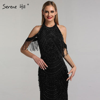 Schwarz Neckholder Backless Sexy Luxus Abendkleider 2025 Quaste Perlen Ärmellose Meerjungfrau Abendkleid LA6229 