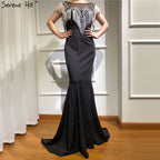 Im Angebot keine Rückgabe keine Rückerstattung Verkauf Schwarze ärmellose Meerjungfrau Abendkleider 2025 Perlen Quaste Sexy elegantes Abendkleid LA70078 
