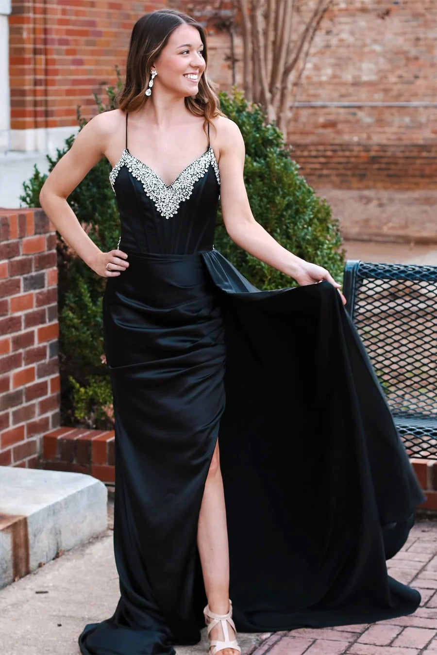 Robe de bal longue noire à col en V et traîne attachée PSK482