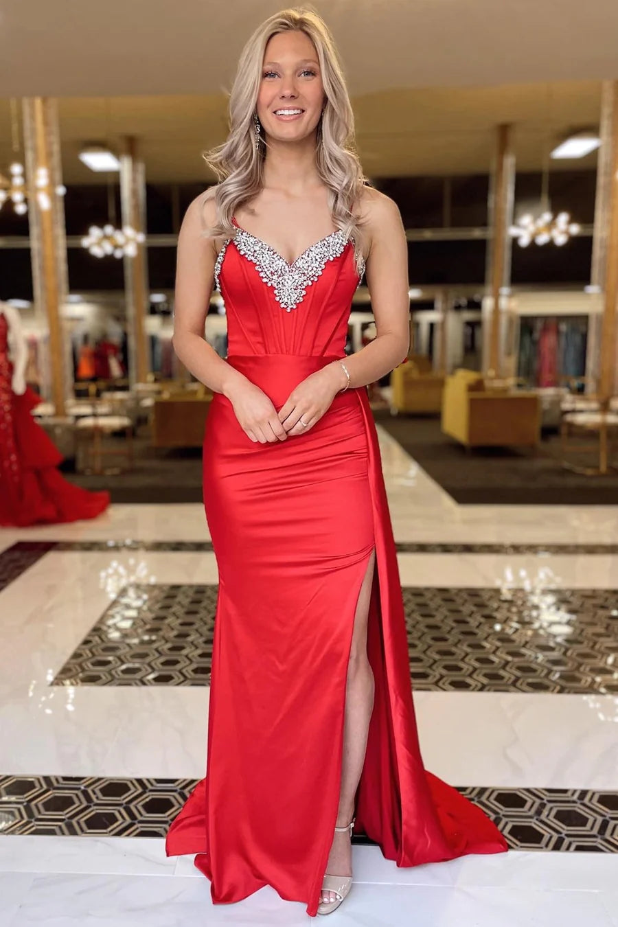 Robe de bal longue noire à col en V et traîne attachée PSK482