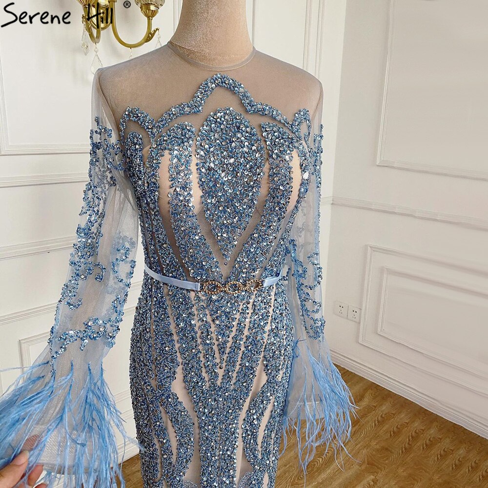 Vestidos de noche de lujo estilo sirena de Dubái, con plumas y cuentas azules de manga larga, 2025 LA60932 