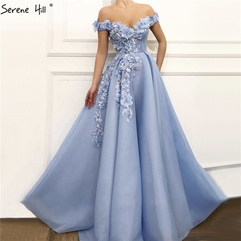 Verkauf Blau Off Schulter Sexy Strand Abendkleider Handgemachte Blumen Perlen Ärmellose Abendkleider 2025 LA60868 