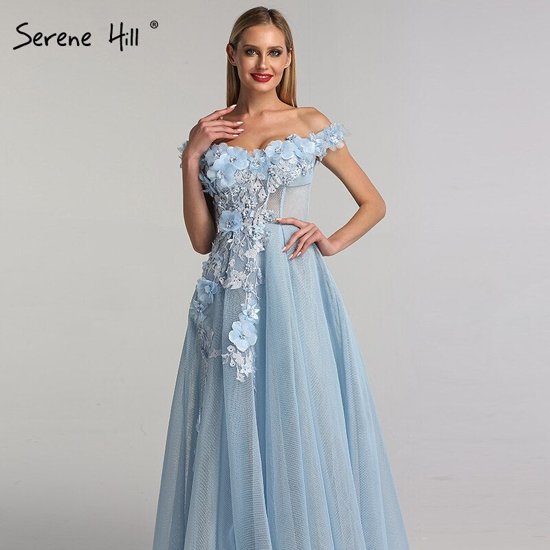 Verkauf Blau Off Schulter Sexy Strand Abendkleider Handgemachte Blumen Perlen Ärmellose Abendkleider 2025 LA60868 