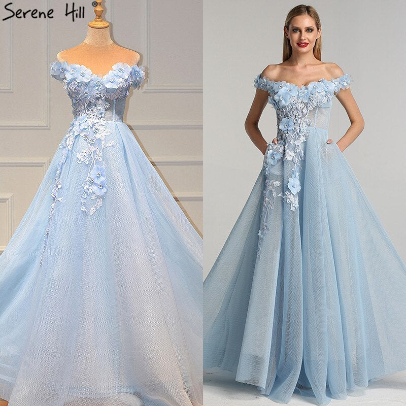 Verkauf Blau Off Schulter Sexy Strand Abendkleider Handgemachte Blumen Perlen Ärmellose Abendkleider 2025 LA60868 