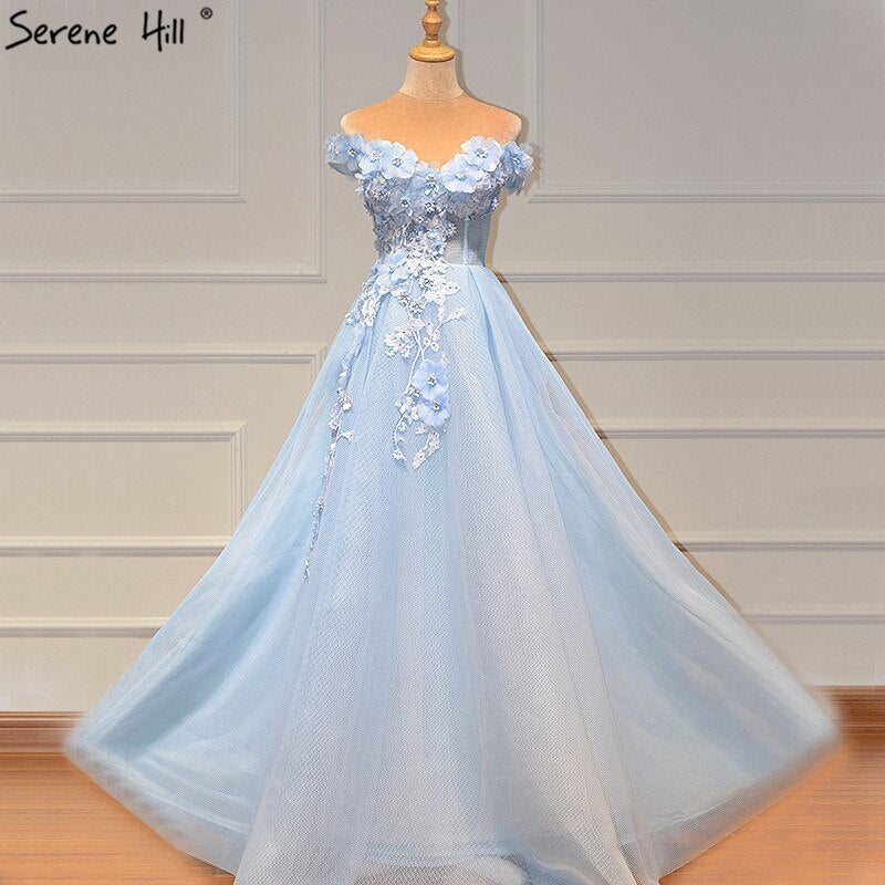 Verkauf Blau Off Schulter Sexy Strand Abendkleider Handgemachte Blumen Perlen Ärmellose Abendkleider 2025 LA60868 
