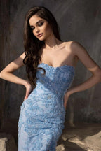 Blaues trägerloses, säulenförmiges, hochgeschlitztes, bodenlanges Tüll-Ballkleid