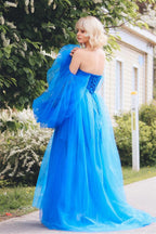 Langes Ballkleid aus Tüll mit Spitzenapplikationen und Schlitz in Blau, PSK468