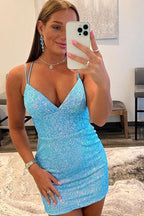 Vestido de fiesta corto ajustado con lentejuelas, rayas y tirantes finos en azul PD469