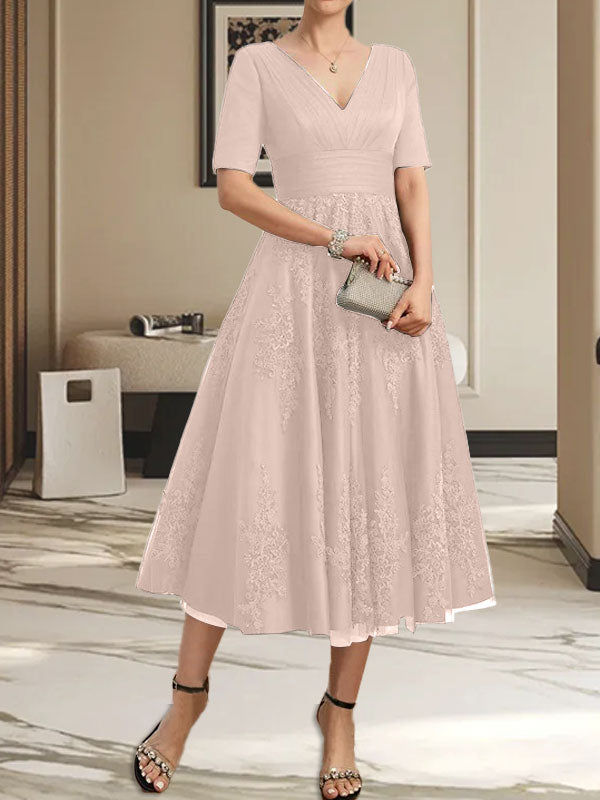 Vestido de madre de la novia de tul con encaje, escote en V y corte A hasta la rodilla con pliegues
