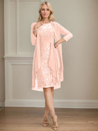 Vestido de madre de la novia de gasa con encaje, escote redondo, ilusión, largo hasta la rodilla, con volantes en cascada y lentejuelas
