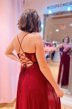 Burgunderrotes langes Ballkleid mit tiefem V-Ausschnitt, Perlenapplikationen und Schlitz PSK414