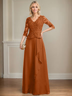 A-Linie V-Ausschnitt Bodenlanges Spitzen-Chiffon-Kleid für die Brautmutter mit kaskadierenden Rüschen und Pailletten 