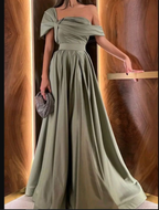 A-Linien-Abendkleid aus Salbeigrünem Satin mit asymmetrischem Ausschnitt Y5345