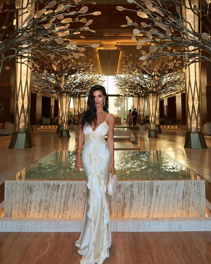 Elegantes Spaghettiträger V-Ausschnitt Partykleid Meerjungfrau Rüschen Abschlussball Abendkleid Y8172