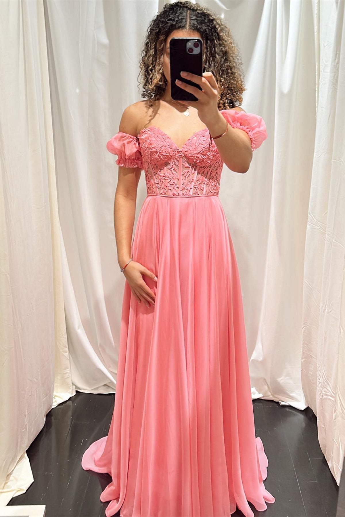 Schulterfreies A-Linien-Ballkleid aus Chiffon mit Applikationen und Schnürung 