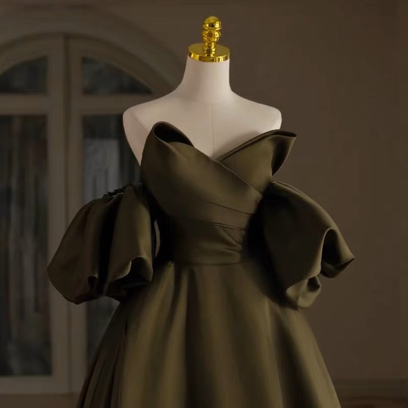 Satin Brautkleid,Einzigartiges Hochzeitskleid,Armeegrünes Brautkleid Y4964