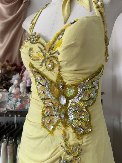 Elegante vestido de fiesta amarillo de sirena con cuello halter, lentejuelas y diamantes, largo, sin espalda, con abertura, Y8554