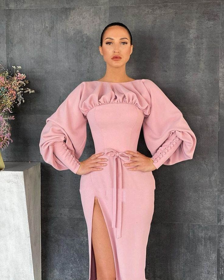 Vestido de fiesta rosa con escote barco, mangas largas, abertura alta, satén, puños abotonados, corte tubo, vestido formal de fiesta Y4875