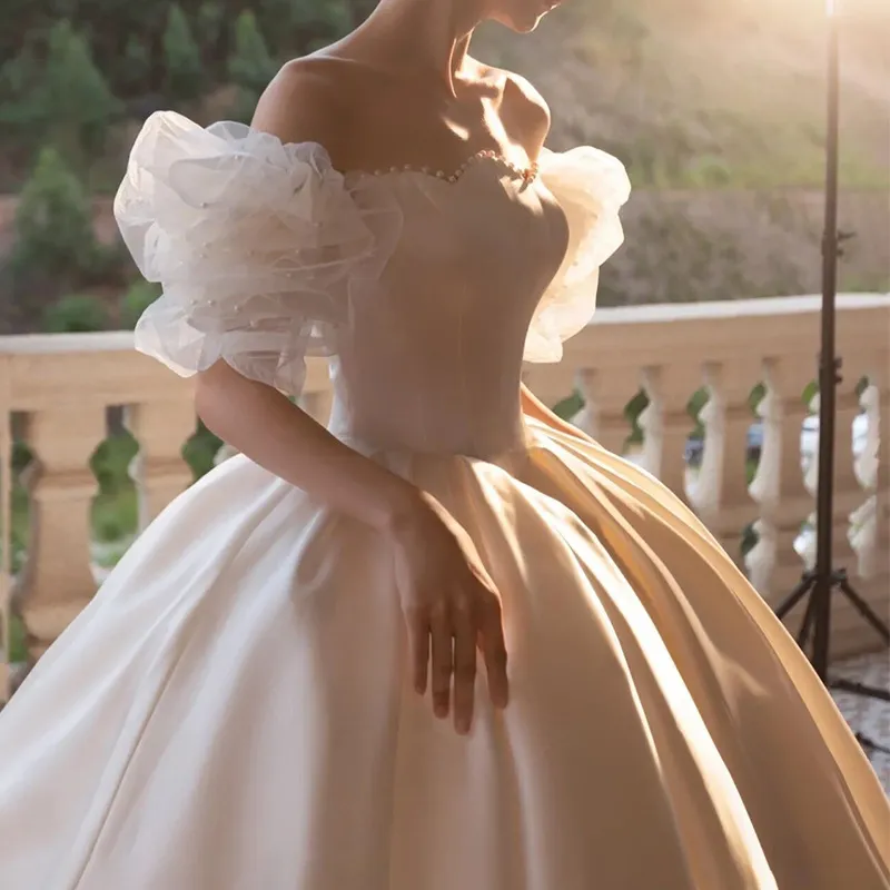 Vestido de novia vintage de satén blanco con encanto Y411