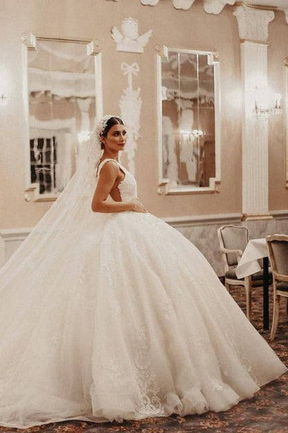 Vestido de novia largo hasta el suelo con mangas cortas color marfil
