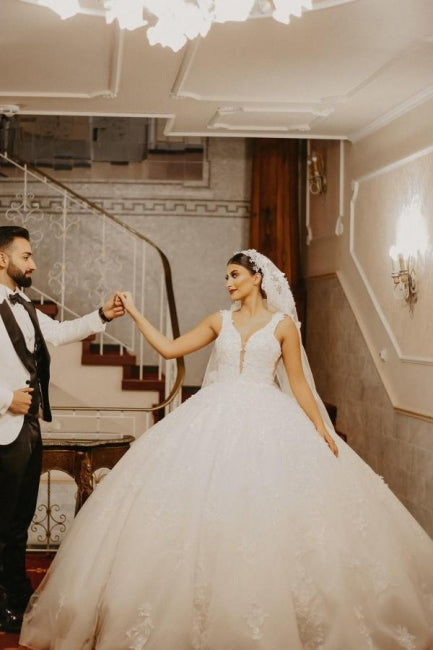 Vestido de novia largo hasta el suelo con mangas cortas color marfil