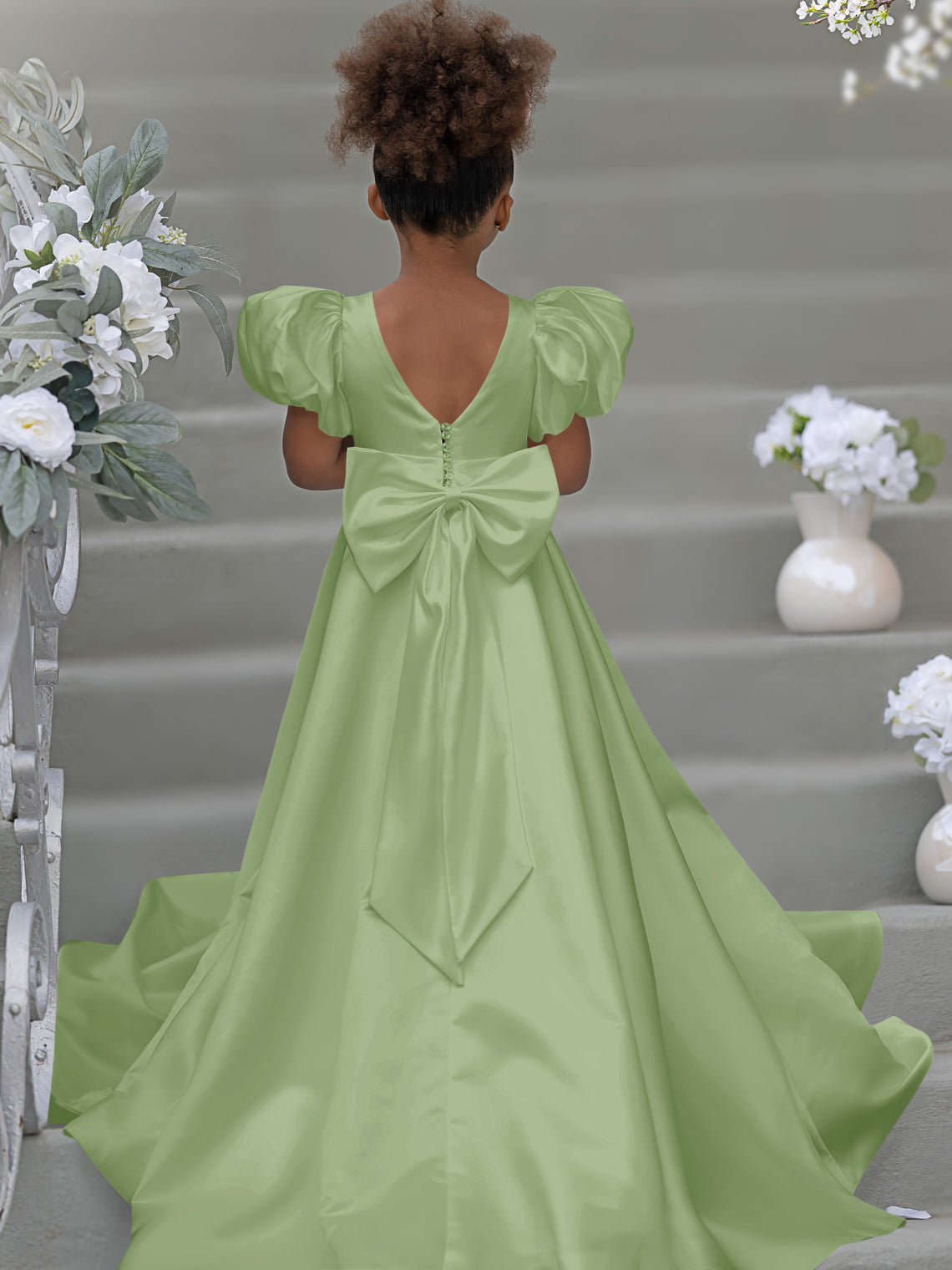 Vestido para niña de las flores con cola larga, mangas abullonadas, lazo en la espalda y botones