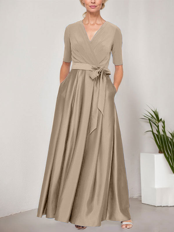 Vestido de gala con escote cruzado, falda de satén y corpiño de jersey