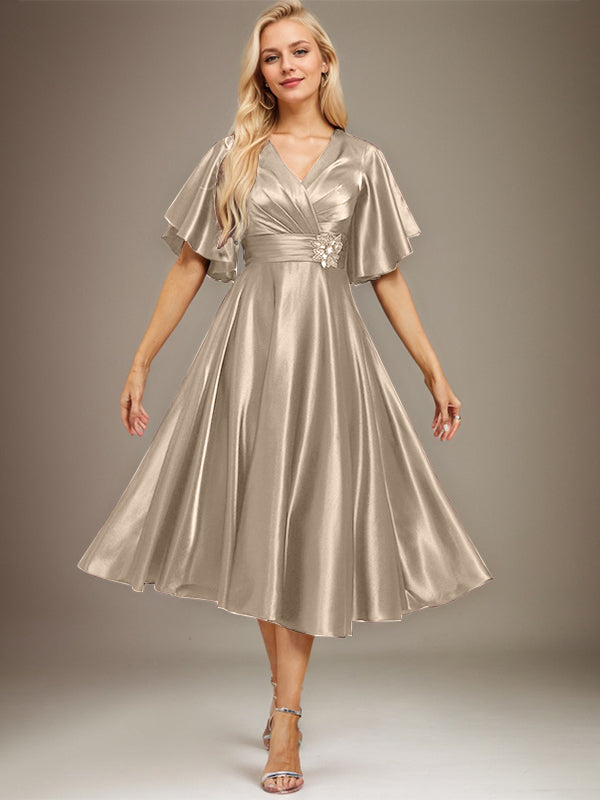 A-Linie V-Ausschnitt Wadenlanges Stretch Satin Kleid für die Brautmutter mit Perlenbesatz Plissee 