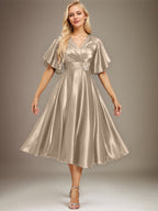 A-Linie V-Ausschnitt Wadenlanges Stretch Satin Kleid für die Brautmutter mit Perlenbesatz Plissee 