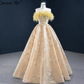 Champagner A-Linie Trägerlos Sexy Abendkleider 2025 Schulterfrei Federn Glitzer Abendkleid HM67164 